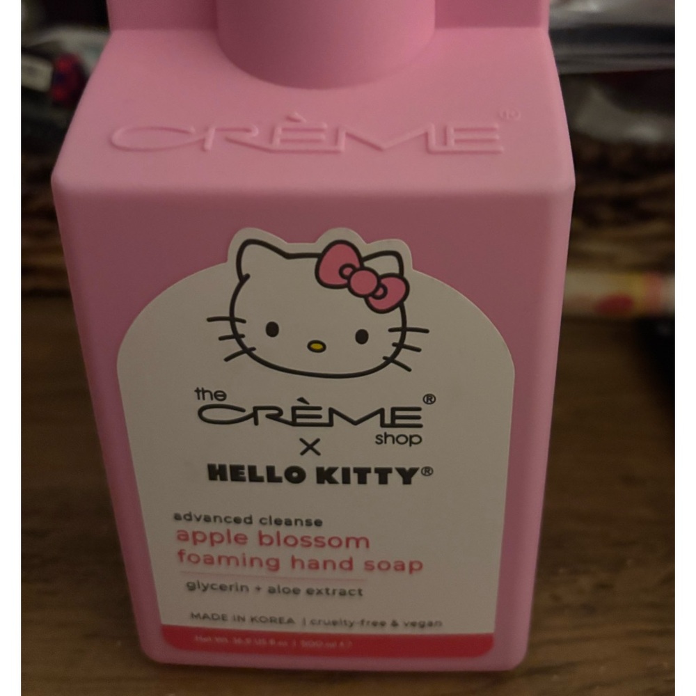 The crème shop, hello Kitty, apple blossom, foaming hand soap NEW!💕